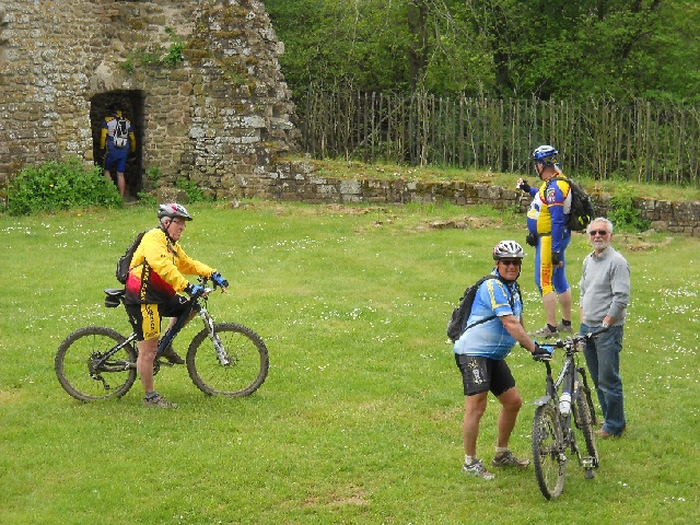 2013-05-09-lassay-les-chateaux (14)